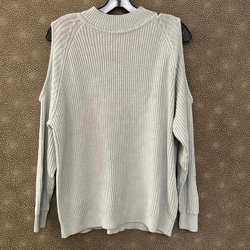 🔥🔥🔥H&M Cold Shoulder Sweater